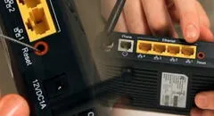 ¿Para qué sirve el agujero reset que está en la parte trasera del router y cómo utilizarlo?