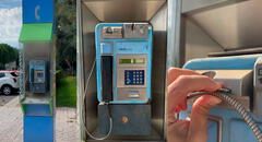 ¿Cómo era el hack que usaba una chapa de lata para llamar gratis en las cabinas telefónicas?