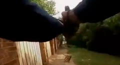 Policía ‘quería ayudar’ a una mujer y terminó matándola tras dispararle a su perro