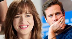 Dakota Johnson se burla de Armie Hammer y sus acusaciones de canibalismo con ácida broma