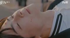 True beauty: el error en escena viral del accidente de Suho y Seojun
