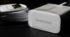 Samsung dejaría de incluir cargadores en sus teléfonos de gama media y baja