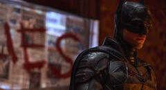 The Batman no es un héroe: escena con simbolismo religioso que redefine su propósito