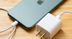 ¿Qué sucede cuando conectas un cargador de ultra carga rápida en un iPhone?