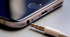 ¿Qué hacer si la entrada para auriculares de mi celular no funciona?