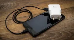 ¿Qué necesitas saber antes de comprar un cargador USB para tu teléfono o tablet?
