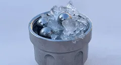 Físicos descubren un hielo nunca visto que existiría en las lunas de Júpiter y Saturno