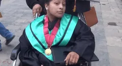 Joven con parálisis cerebral logró grado de bachiller en Contabilidad