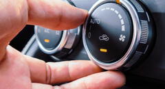 ¿Qué significa y para qué sirve la flecha dentro de un coche en el sistema de aire acondicionado?