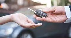 ¿Cómo puedo saber cuántos dueños tuvo un carro?