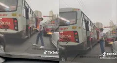 Peruano se enoja con pasajero que arrojó basura a la calle, agarra el residuo y se lo lanza de vuelta