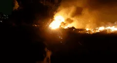 El Agustino: bomberos lograron controlar incendio en depósito municipal de autos