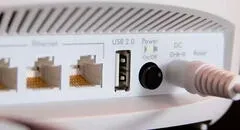 ¿Para qué sirve el puerto USB que está en la parte trasera del router? Aquí la respuesta