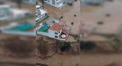 Punta Hermosa: casa de playa a punto de colapsar tras presencia de huaicos