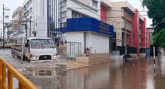 ¡No paran las lluvias! Intensa precipitación de 6 horas inunda parte del centro de Piura