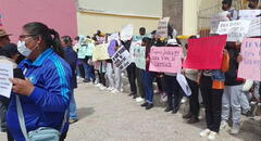 Familiares de víctima de violación grupal exigen justicia con plantón en Puno