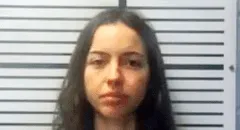 Arrestan a mujer de 19 años por abusar sexualmente a un perro y difundirlo en redes