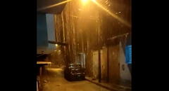 Fuerte lluvia acompañada de tormenta eléctrica se registra en Piura