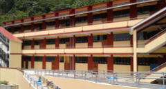 Junín: escolar caer de segundo piso de colegio en Chanchamayo y su estado es crítico