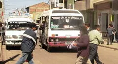 Puno: transportistas pelean en el interior de un bus y causan pánico en pasajeros