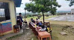 Alumnos estudian en la calle debido a colapso de colegio en Piura