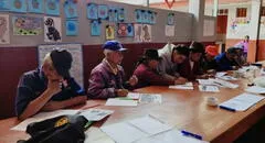 Enseñan a leer y escribir a 30 adultos mayores:  "Ya puedo reconocer algunas palabras"