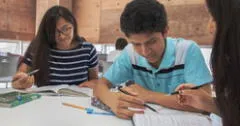 Colegios dictarán curso Historia del Terrorismo tras publicación de ley que lo declara de interés nacional