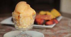 ¿Cómo preparar queso helado, elegido entre los mejores postres del mundo, y por qué no lleva queso?