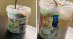 Madre alista la comida de su hija en balde de yogur luego de que esta perdiera todos los táperes