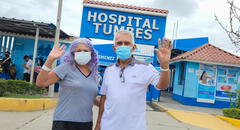 ¡Amor en tiempos del dengue! Adultos mayores celebran 40 años de matrimonio tras vencer enfermedad