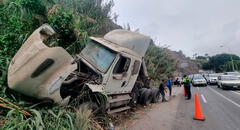 Chorrillos: chofer de camión de carga perdió el control y chocó en la Costa Verde
