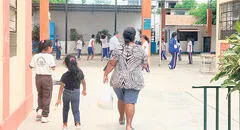 Escolares de Piura vuelven a aulas pese a alerta de dengue