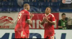 Paolo Guerrero y Christian Cueva protagonizaron una tensa discusión tras goles de Japón