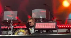 Axl Rose sufre bochornosa caída durante un concierto en Londres