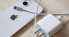 ¿Por qué Samsung y Apple no incluyen cargador y audífonos en la caja de sus teléfonos?
