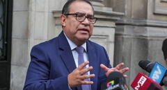 Otárola descarta salida de ministra Leslie Urteaga tras reunión de La Resistencia en el Mincul