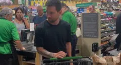 Las virales imágenes de Messi en un supermercado de Miami que causan furor en redes