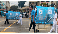 ¡Perú es otro nivel! Enfermeros participan en desfile con curiosa 'paciente' en camilla