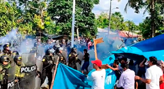 Policías y ciudadanos se enfrentan en toma de municipio de Alto Nanay en Loreto
