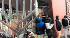¡Llevaron colchones y frazadas! Alumnos de la UNMSM acamparon para recibir almuerzo especial