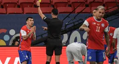 Prensa chilena cuestiona al árbitro del Perú vs. Chile por Eliminatorias: "Polémico"
