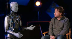 Ameca, el robot más avanzado del mundo, hace una terrorífica pregunta durante entrevista