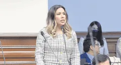 Comisión de Ética aprobó denuncia de oficio contra Rosselli Amuruz