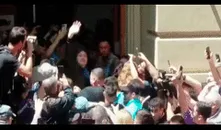 Javier Milei EN VIVO: candidato a la presidencia de Argentina llega a votar en caravana