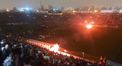 Alianza Lima apagó las luces del estadio e hinchas se metieron tras perder 2-0 con Universitario