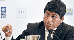 Defensor del Pueblo sale del país tras chats que lo vinculan con presunta organización criminal