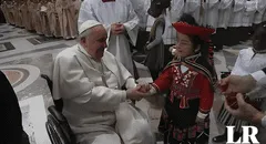 Papa Francisco durante la Misa de Gallo: "El asombro de la Navidad es la ternura de Dios"