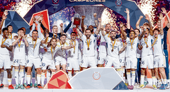 Los merengues supercampeones: Real Madrid alza la Supercopa tras golear a Barcelona