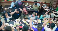 Ate: delincuentes armados asaltan pollería durante cena familiar con niños