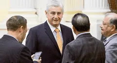 Aprueban recomendación para suspender por 120 días a congresista Lizarzaburu por comentarios sexistas